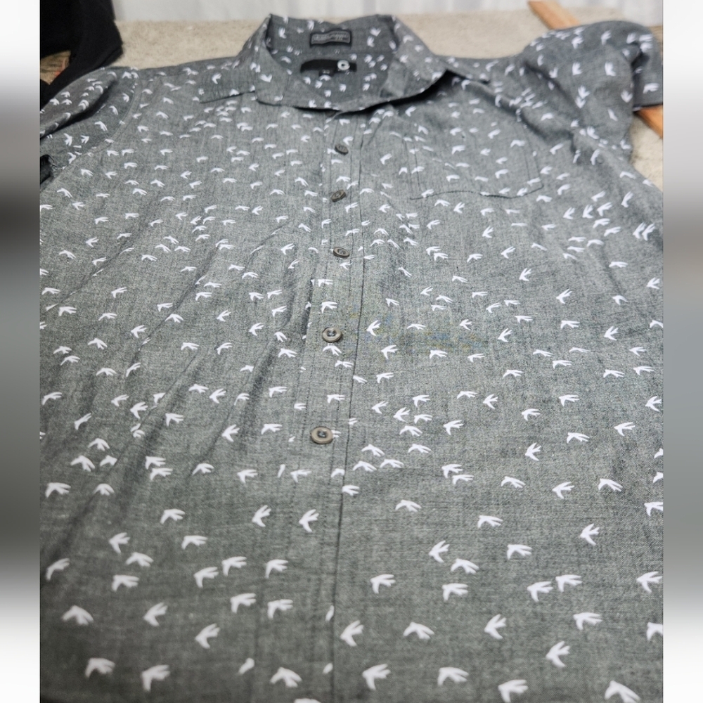 Men's Grey Short Sleeve Shirt With A White Bird Print - G By Guess - M